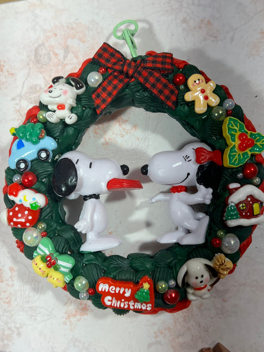 🎄 Snoopy Christmas Decoden Wreath – Handmade Holiday Decor